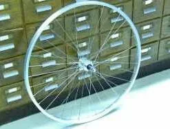 BIKE&CO Hinterrad Trekking 28 Zoll Aluminium Silber 7/8-fach Schraubkranz