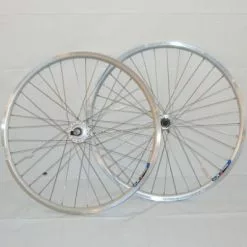 Fahrrad Richter Laufradsatz 28 Zoll Hohlkammerfelge Silber Nabendynamo / 8/9-fach Kassette