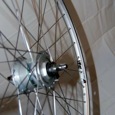 BIKE&CO Vorderrad 28 Alu Mit Nabendynamo Silber 1 BIKE&CO Vorderrad 28 Alu Mit Nabendynamo Silber